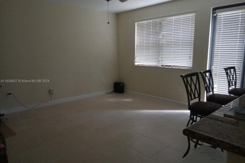 House in Miami, Florida 4 bedrooms, 245.26 sq.m. № 1316049 - photo 8