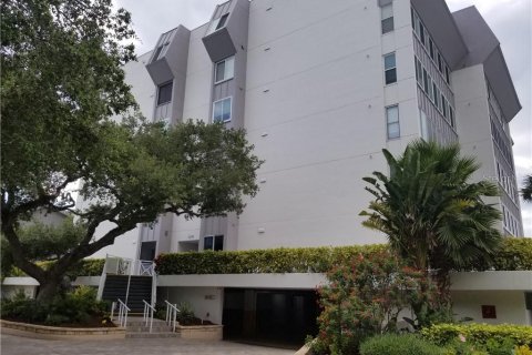 Copropriété à louer à Sarasota, Floride: 2 chambres, 116.13 m2 № 213070 - photo 1