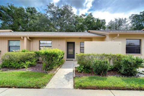 Condo in Zephyrhills, Florida, 2 bedrooms  № 1382522 - photo 1