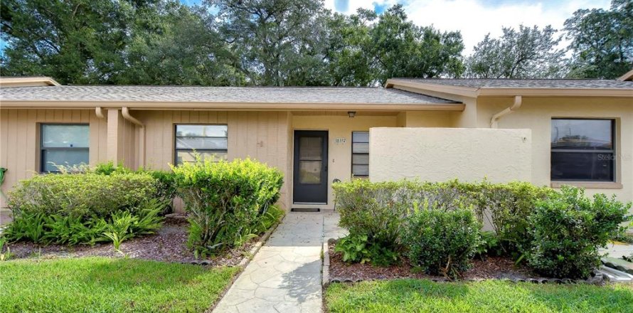 Condo in Zephyrhills, Florida, 2 bedrooms  № 1382522