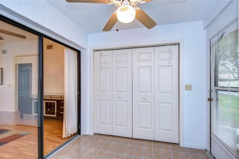 Condo in Zephyrhills, Florida, 2 bedrooms  № 1382522 - photo 14