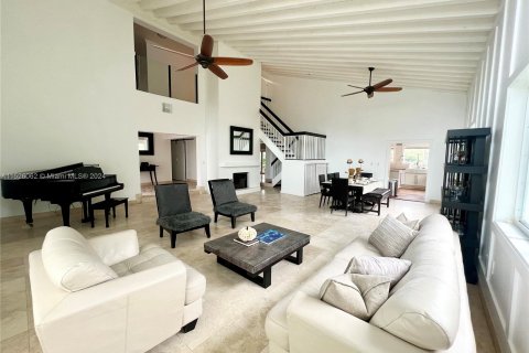 Villa ou maison à vendre à North Miami Beach, Floride: 4 chambres, 377 m2 № 986271 - photo 12