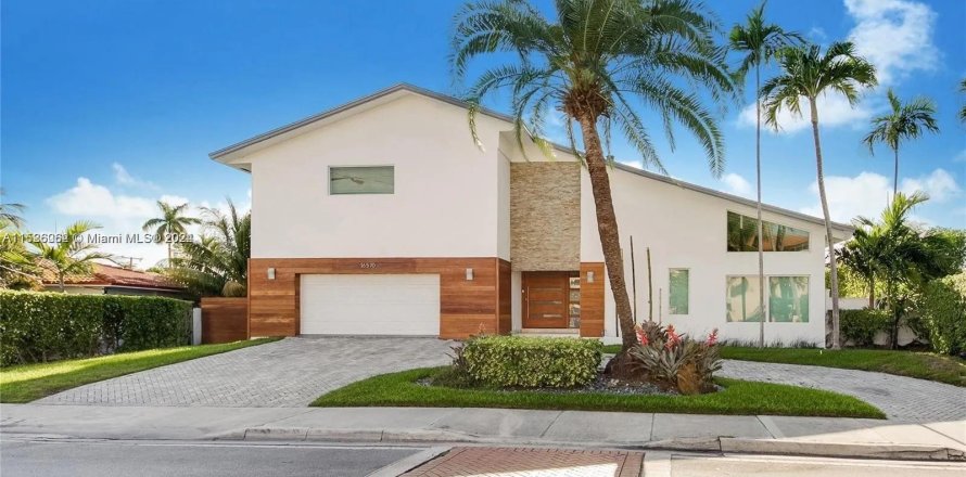 Villa ou maison à North Miami Beach, Floride 4 chambres, 377 m2 № 986271