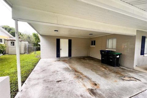 House in Winter Park, Florida 4 bedrooms, 130.62 sq.m. № 1357997 - photo 23