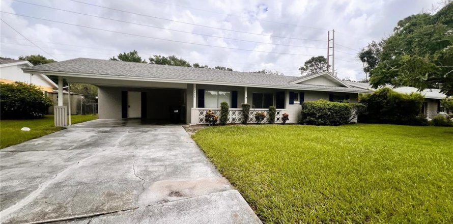 House in Winter Park, Florida 4 bedrooms, 130.62 sq.m. № 1357997