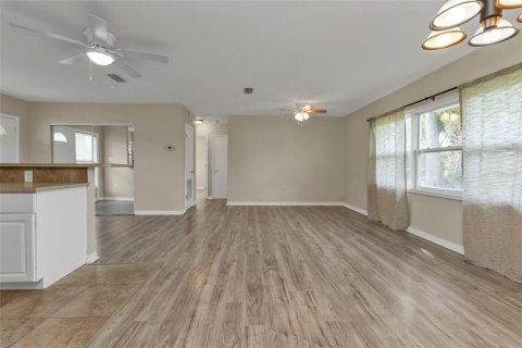 House in Port Charlotte, Florida 3 bedrooms, 120.96 sq.m. № 1367748 - photo 12