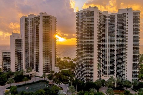 Condo in Fort Lauderdale, Florida, 3 bedrooms  № 976654 - photo 8