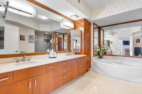 Condo in Fort Lauderdale, Florida, 3 bedrooms  № 976654 - photo 23