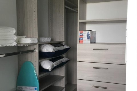 Condominio en alquiler en Miami, Florida, 1 dormitorio, 60.57 m2 № 1367226 - foto 11