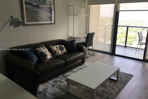 Condominio en alquiler en Miami, Florida, 1 dormitorio, 60.57 m2 № 1367226 - foto 1