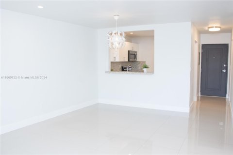 Condo in Miami, Florida, 1 bedroom  № 1367175 - photo 23