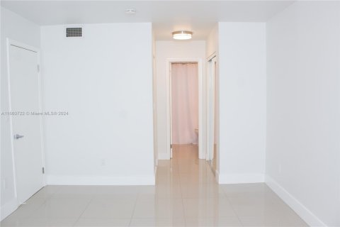 Condo in Miami, Florida, 1 bedroom  № 1367175 - photo 28