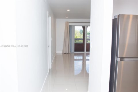 Condo in Miami, Florida, 1 bedroom  № 1367175 - photo 20