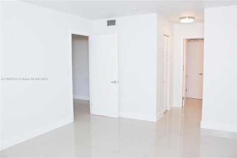 Condo in Miami, Florida, 1 bedroom  № 1367175 - photo 25