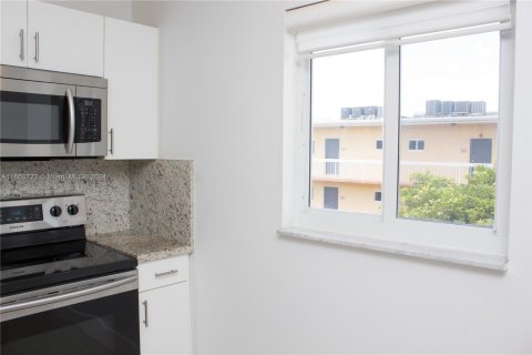 Condominio en venta en Miami, Florida, 1 dormitorio, 66.15 m2 № 1367175 - foto 18