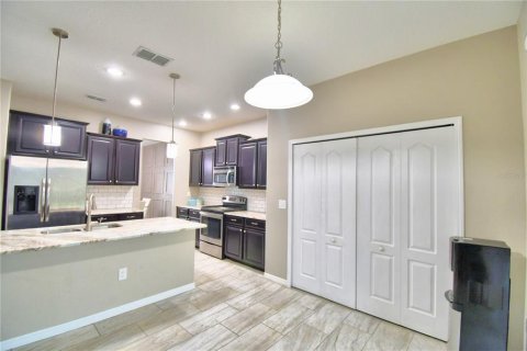 Casa en venta en Davenport, Florida, 5 dormitorios, 264.49 m2 № 1246239 - foto 19