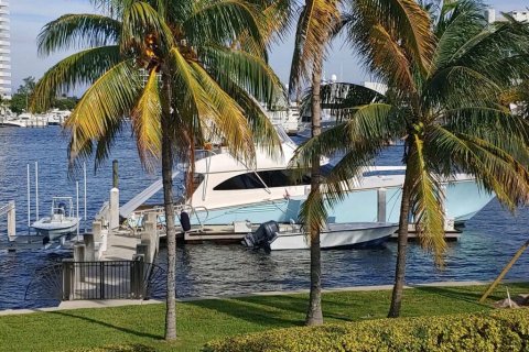 House in Fort Lauderdale, Florida 7 bedrooms, 649.39 sq.m. № 582710 - photo 12