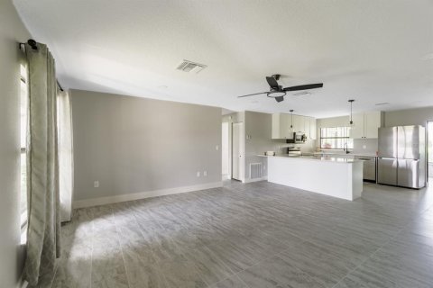 Villa ou maison à vendre à Kissimmee, Floride: 3 chambres, 153.2 m2 № 1314152 - photo 10