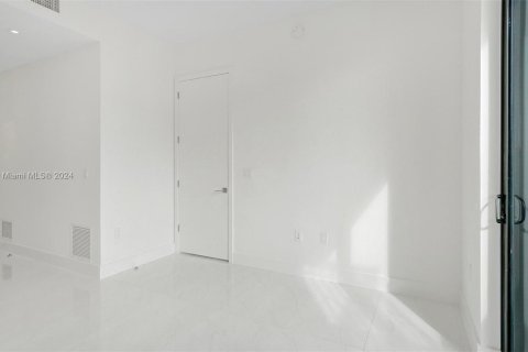 Copropriété à louer à Coral Gables, Floride: 3 chambres, 100.8 m2 № 1367378 - photo 12