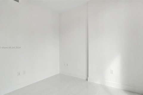 Condominio en alquiler en Coral Gables, Florida, 3 dormitorios, 100.8 m2 № 1367378 - foto 20