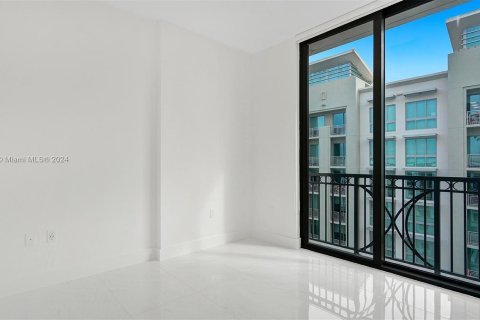 Condominio en alquiler en Coral Gables, Florida, 3 dormitorios, 100.8 m2 № 1367378 - foto 19