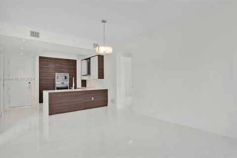 Condominio en alquiler en Coral Gables, Florida, 3 dormitorios, 100.8 m2 № 1367378 - foto 8