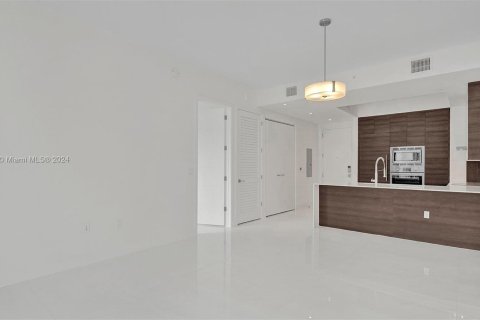 Condominio en alquiler en Coral Gables, Florida, 3 dormitorios, 100.8 m2 № 1367378 - foto 9