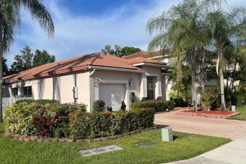 Villa ou maison à vendre à Pembroke Pines, Floride: 3 chambres, 137.77 m2 № 1367431 - photo 3