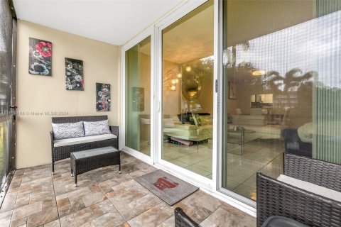 Condo in Oakland Park, Florida, 1 bedroom  № 1367429 - photo 18