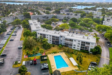 Condo in Oakland Park, Florida, 1 bedroom  № 1367429 - photo 22