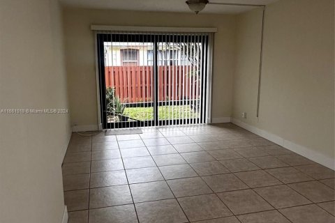 Copropriété à louer à Coral Springs, Floride: 2 chambres, 71.26 m2 № 1367379 - photo 1