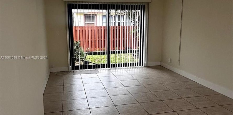 Condominio en Coral Springs, Florida, 2 dormitorios  № 1367379