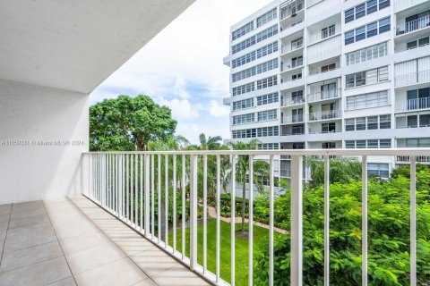 Copropriété à vendre à Fort Lauderdale, Floride: 2 chambres, 124.86 m2 № 1367428 - photo 23