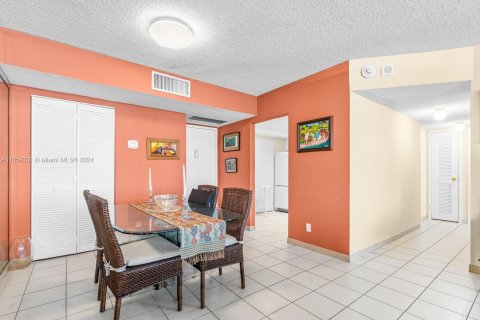 Condo in Fort Lauderdale, Florida, 2 bedrooms  № 1367428 - photo 7