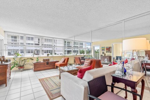 Copropriété à vendre à Fort Lauderdale, Floride: 2 chambres, 124.86 m2 № 1367428 - photo 13