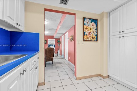 Copropriété à vendre à Fort Lauderdale, Floride: 2 chambres, 124.86 m2 № 1367428 - photo 11