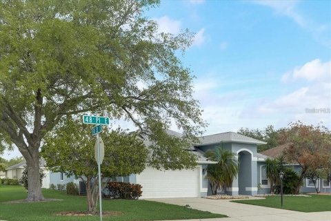 Villa ou maison à louer à Bradenton, Floride: 3 chambres, 163.14 m2 № 1370180 - photo 1