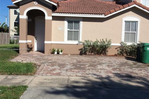 Townhouse in Homestead, Florida 3 bedrooms, 114.73 sq.m. № 1367438 - photo 1