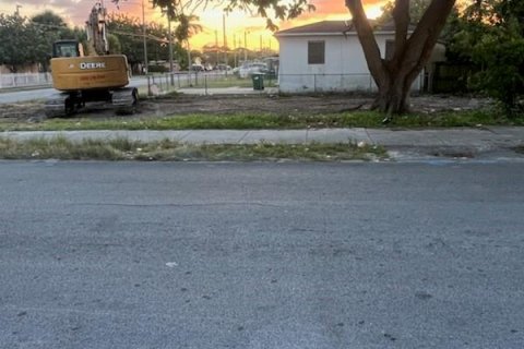 Купить земельный участок в Майами, Флорида № 1132895 - фото 1