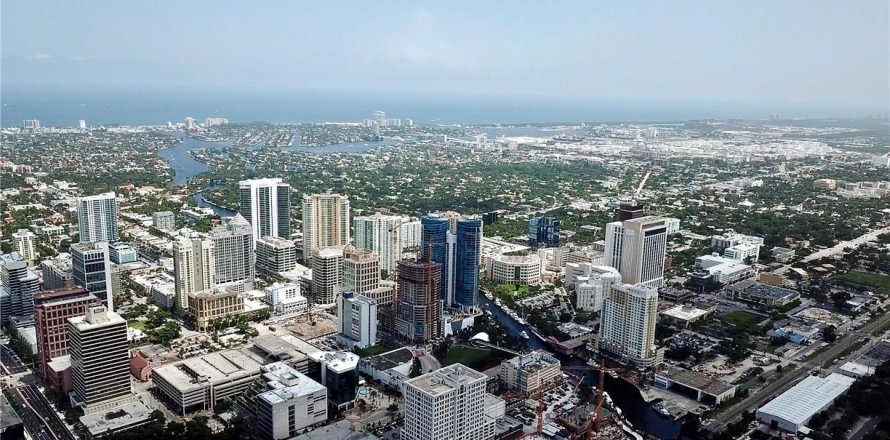 Commercial property in Fort Lauderdale, Florida № 366982
