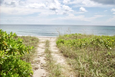 Condo in Highland Beach, Florida, 2 bedrooms  № 1011651 - photo 23