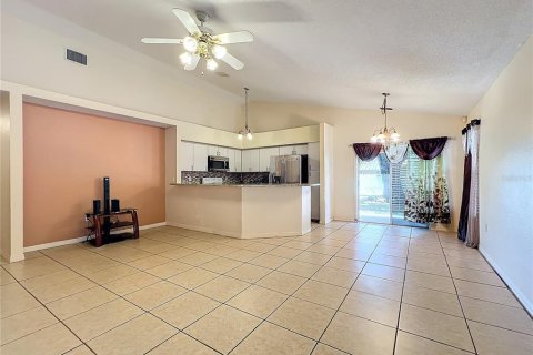 House in Lakeland, Florida 3 bedrooms, 111.02 sq.m. № 1411110 - photo 6