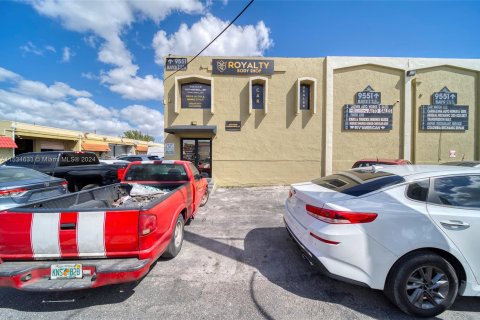 Commercial property in Hialeah, Florida № 1013715 - photo 20
