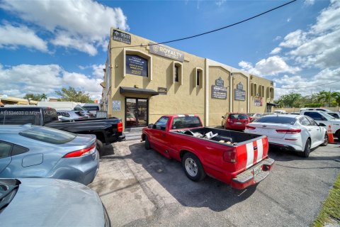 Commercial property in Hialeah, Florida № 1013715 - photo 19