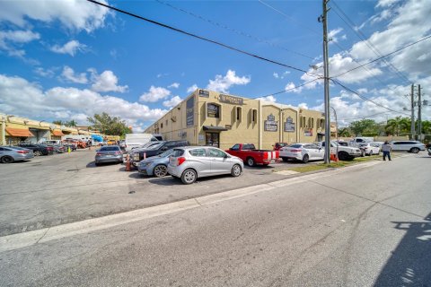 Commercial property in Hialeah, Florida № 1013715 - photo 21