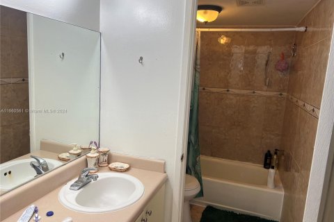 Condo in Miami, Florida, 3 bedrooms  № 1367047 - photo 20