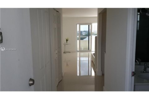 Condominio en venta en North Bay Village, Florida, 41.34 m2 № 3763 - foto 5