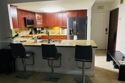 Condo in North Miami Beach, Florida, 2 bedrooms  № 1281417 - photo 4