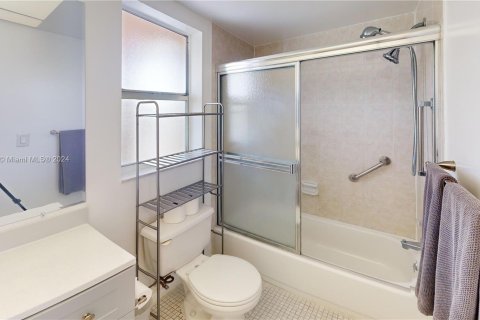 Condo in Sunrise, Florida, 1 bedroom  № 1281383 - photo 15