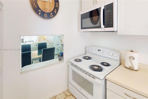 Condo in Sunrise, Florida, 1 bedroom  № 1281383 - photo 10